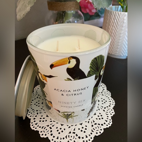 🆕🕯️ RARE NINETY-SIX “ACACIA HONEY & CITRUS” 14.6OZ SCENTED CANDLE. NEVER USED! - Picture 2 of 8